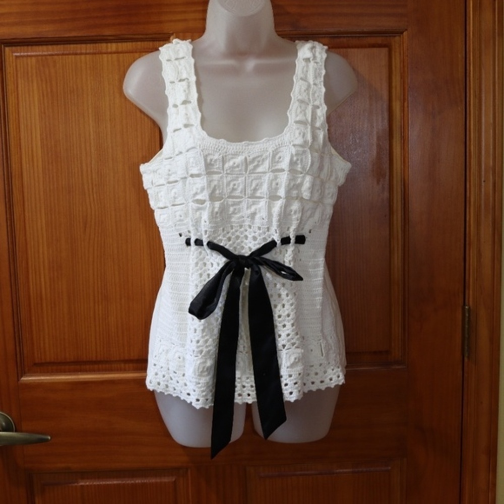 Gaby & Eden White Crochet Black Bow Tank Top LG Bohemian Elegant - Picture 2 of 13